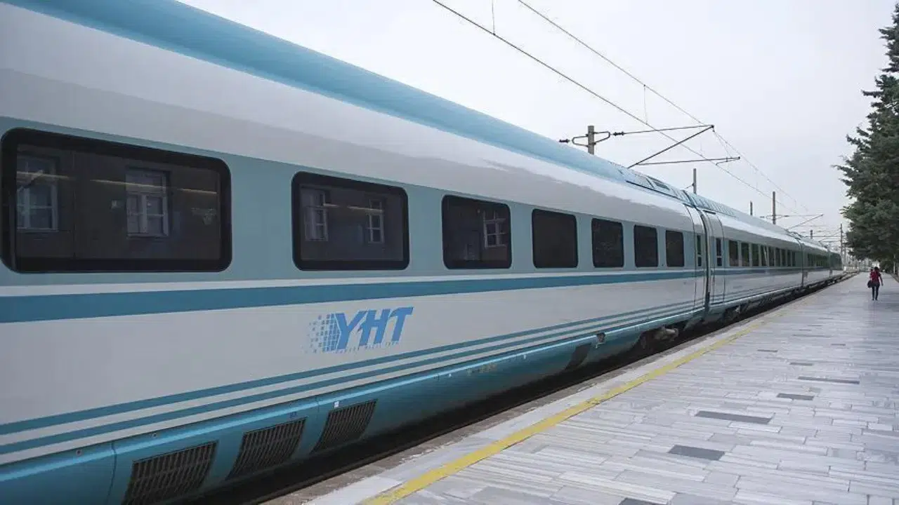 Ankara-İzmir Seyahati 3,5 Saate Düşecek: Yüksek Hızlı Tren Bu Şehirlerden Geçecek