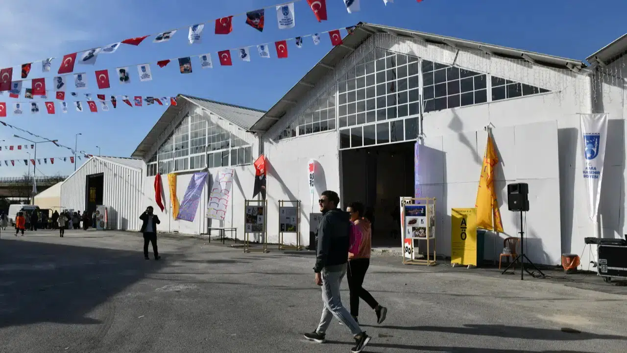 Ankara Büyükşehir'den AOÇ'ye Yeni Sanat Merkezi: Atıl Hangarlar Kültürle Dönüşüyor