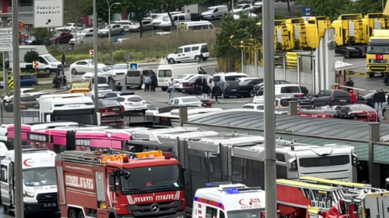 Beylikdüzü’nde Metrobüs Kaza Yaptı! 1 Kişi Hayatını Kaybetti!