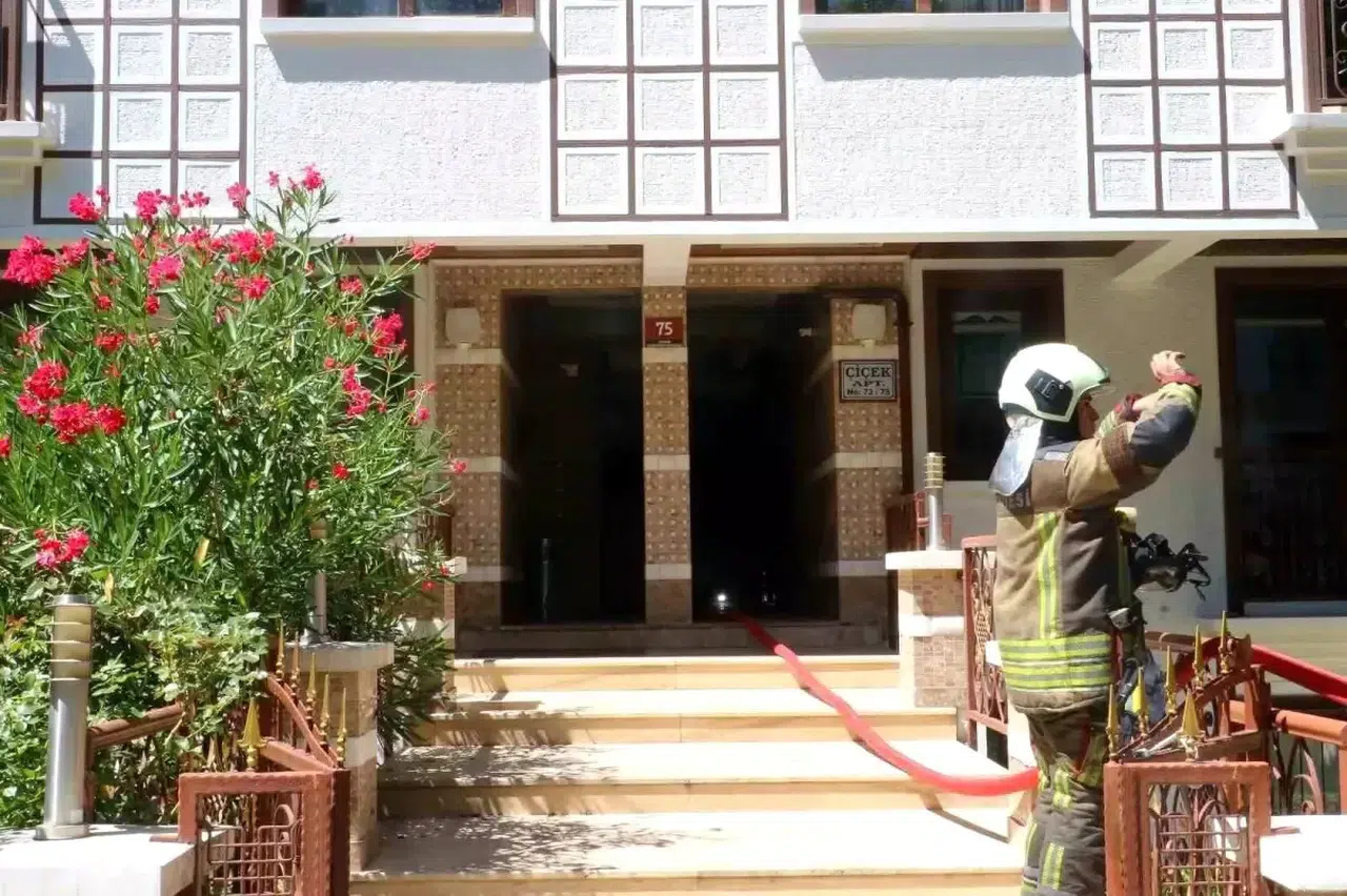 Ankara'da Apartman Bodrumunda Yangın: İtfaiye Hızla Müdahale Etti