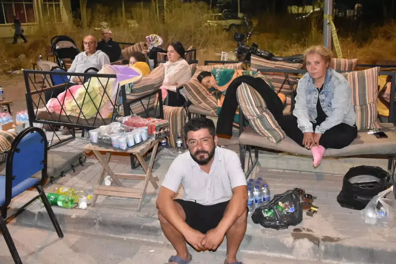 Balıkesir'de Meydana Gelen Deprem, 10 İlde Hissedildi