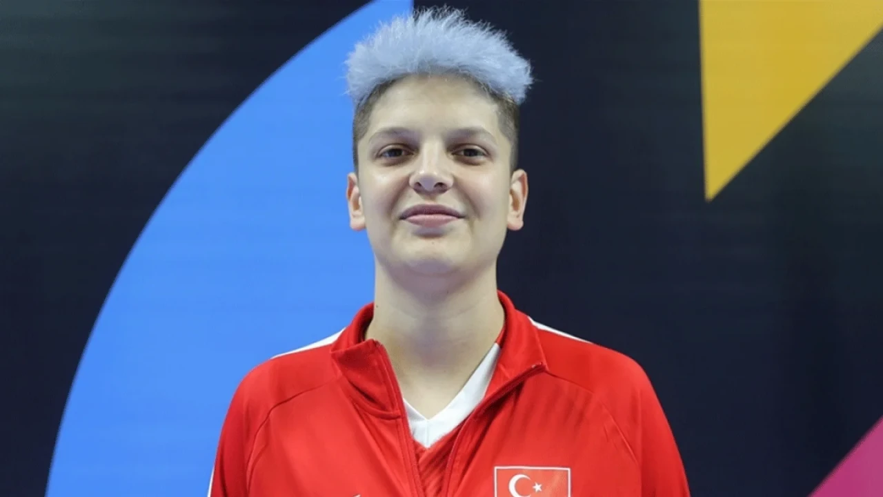 Ebrar Karakurt kimdir, boyu, cinsiyeti, kaç yaşında, aslen nereli? Avrupa Şampiyonu Voleybolcunun Hayatı ve Kariyeri