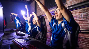 Keçiören’de Espor Heyecanı Dorukta! BBL PCIFIC, DNSTY Karşısında Zaferini Kutladı