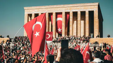 Keçiören’de 30 Ağustos Zafer Bayramı Coşkusu Çelenk Sunma Töreniyle Başladı