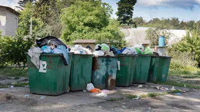 Keçiören Fatih Caddesi’nde Pes Dedirten Görüntü! Ev Eşyaları Çöpe Atıldı