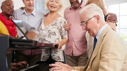 Keçiören Belediyesi Emekliler Platformu’ndan “Sıra Gecesi” Coşkusu! Müzik, Sanat ve Dayanışma Dolu Bir Gece